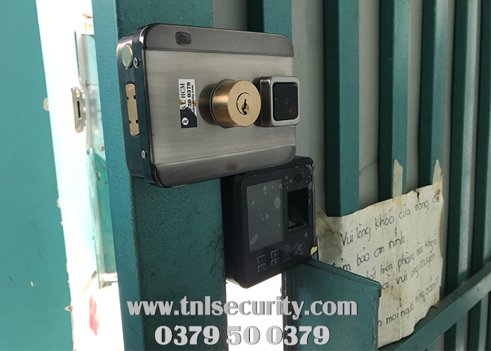 Lap-dat-khoa-van-tay-cho-day-nha-tro-tai-quan-9-TpHCM